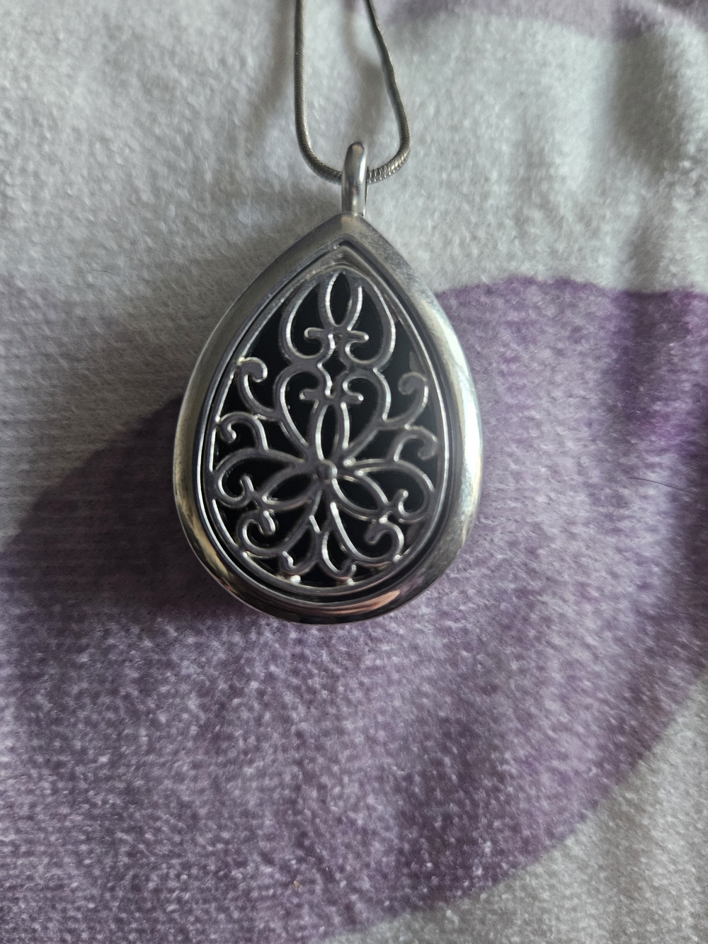 Essential Oils Teardrop Filigree Pendant Necklace in Silver and Black
